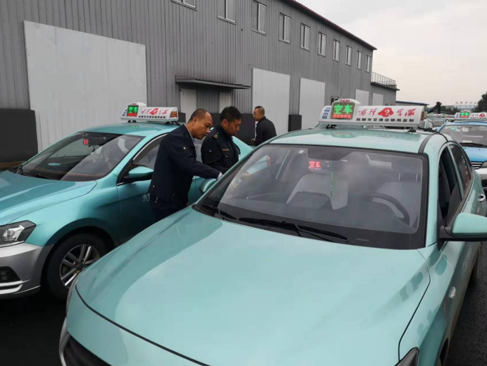 抚顺市交通运输综合行政执法队开展出租汽车车辆年审工作